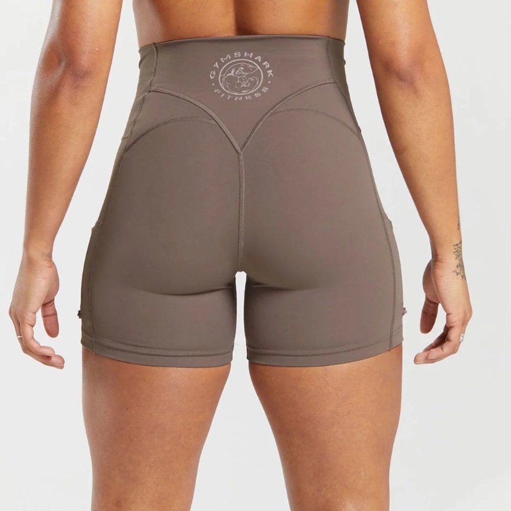 GYMSHARK LEGACY TIGHT SHORTS WALNUT MAUVE M NWT in packaging